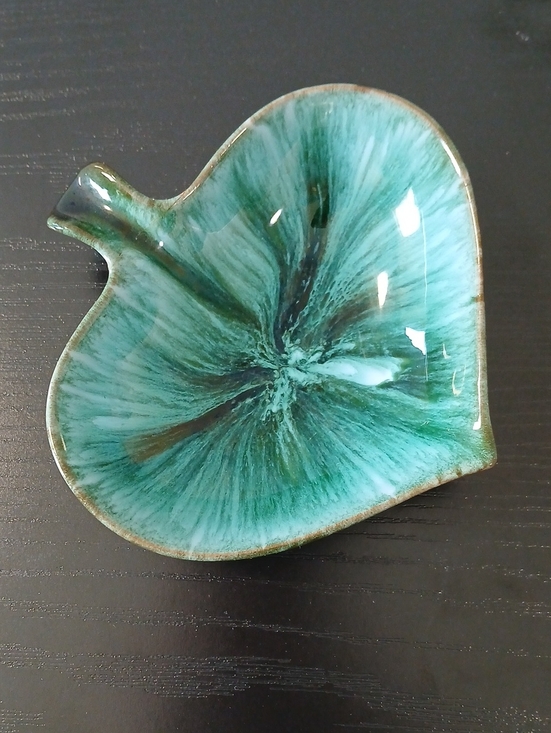 Blue Mountain Pottery Other - 💕Vintage Blue Mountain Pottery Leaf Shaped Dish